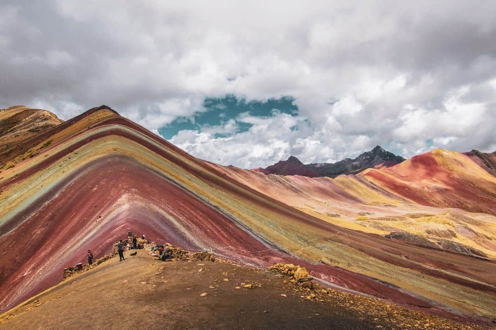 Erleben Sie die atemberaubende Schönheit des Rainbow Mountain in Peru auf einer exklusiven Luxusreise. Gönnen Sie sich unterwegs außergewöhnliche Unterkünfte in luxuriösen Hotels.